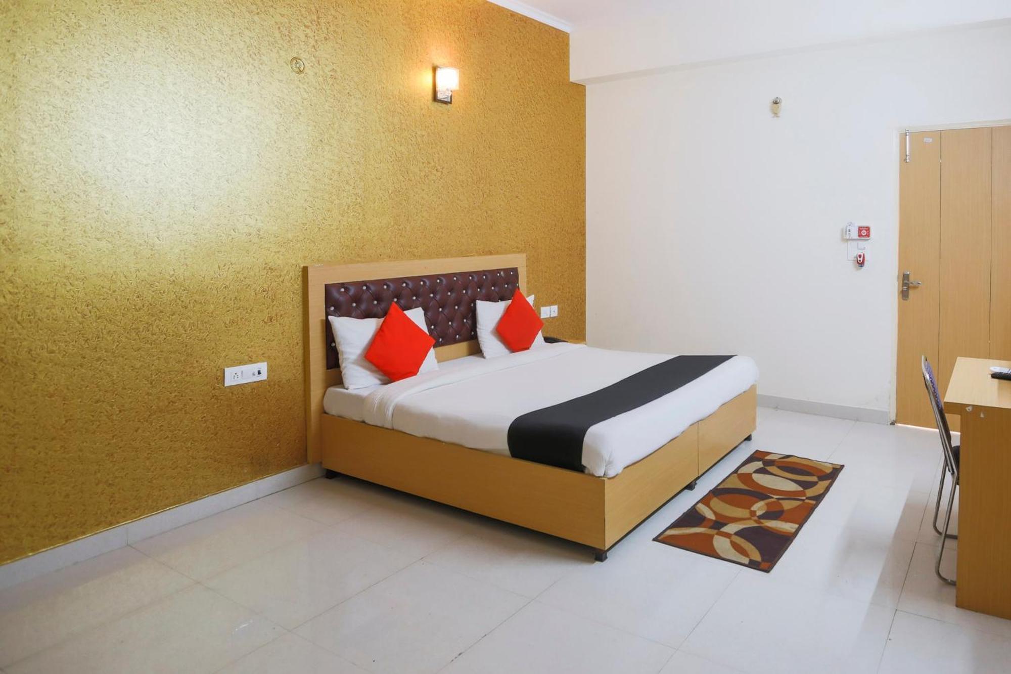 Hotel Diamond Imperial à Noida Extérieur photo