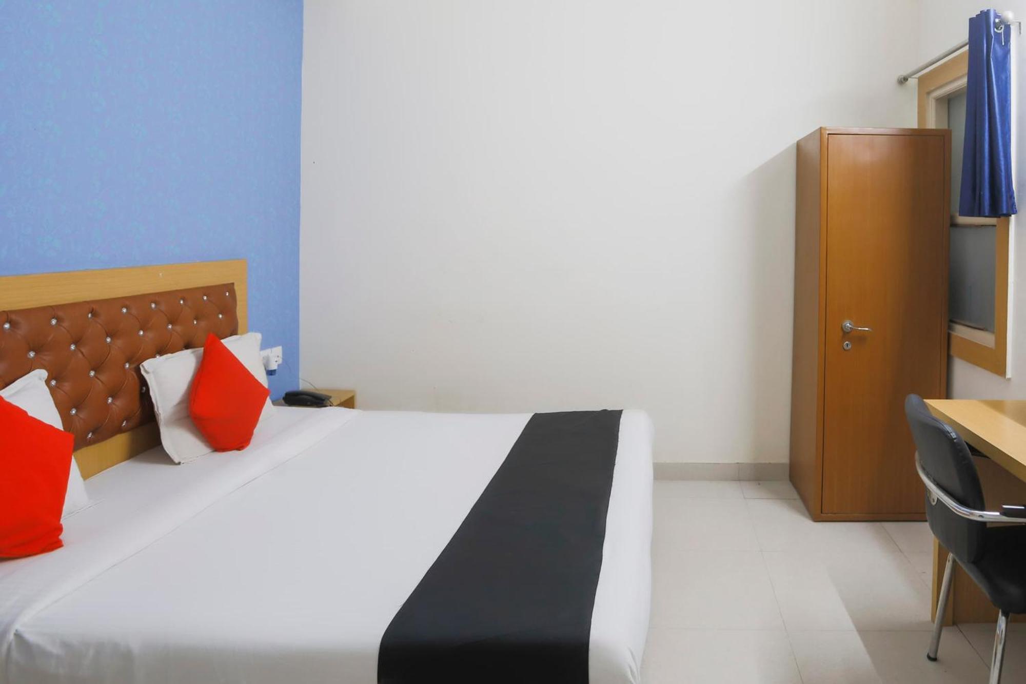 Hotel Diamond Imperial à Noida Extérieur photo