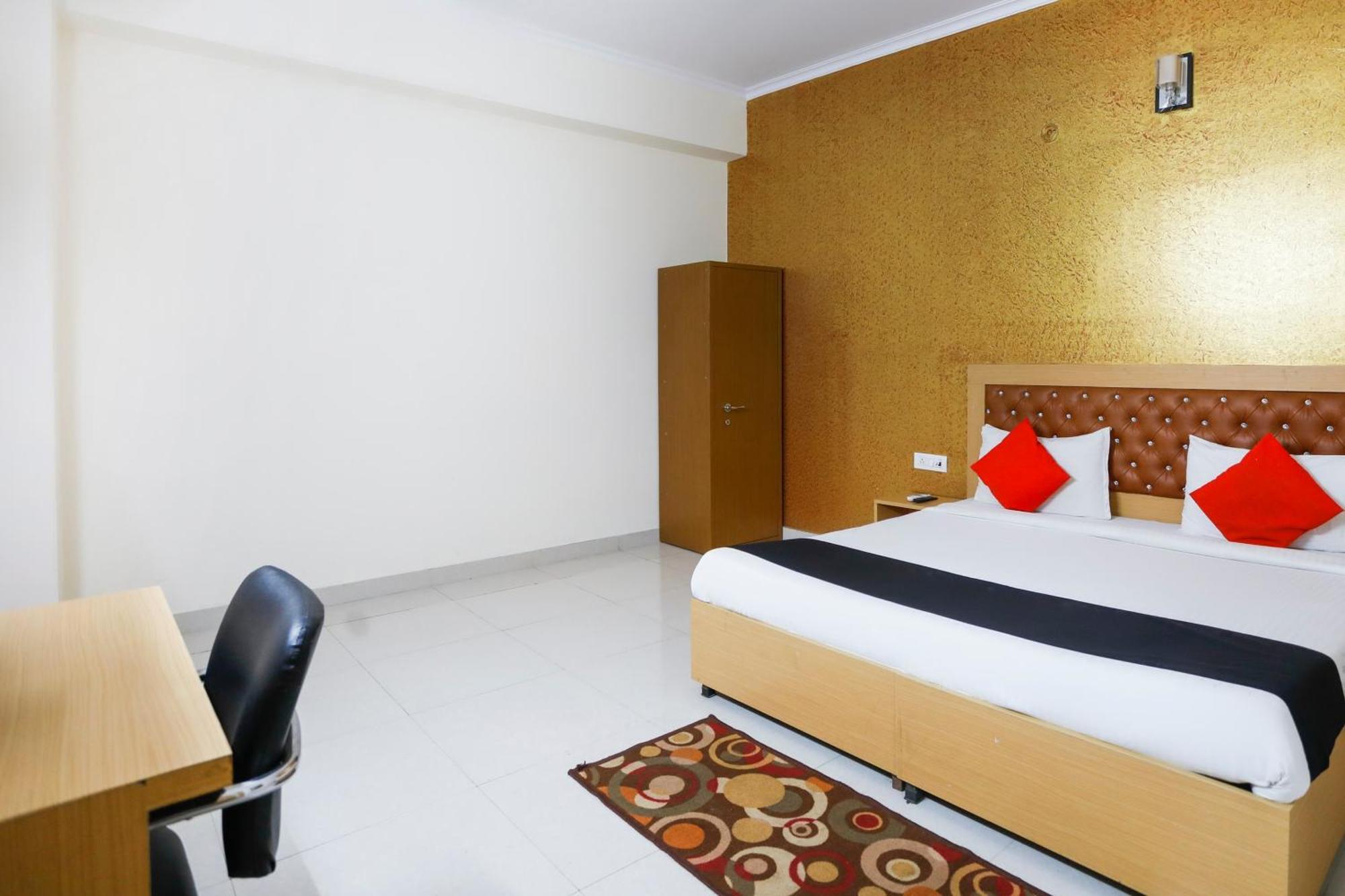 Hotel Diamond Imperial à Noida Extérieur photo