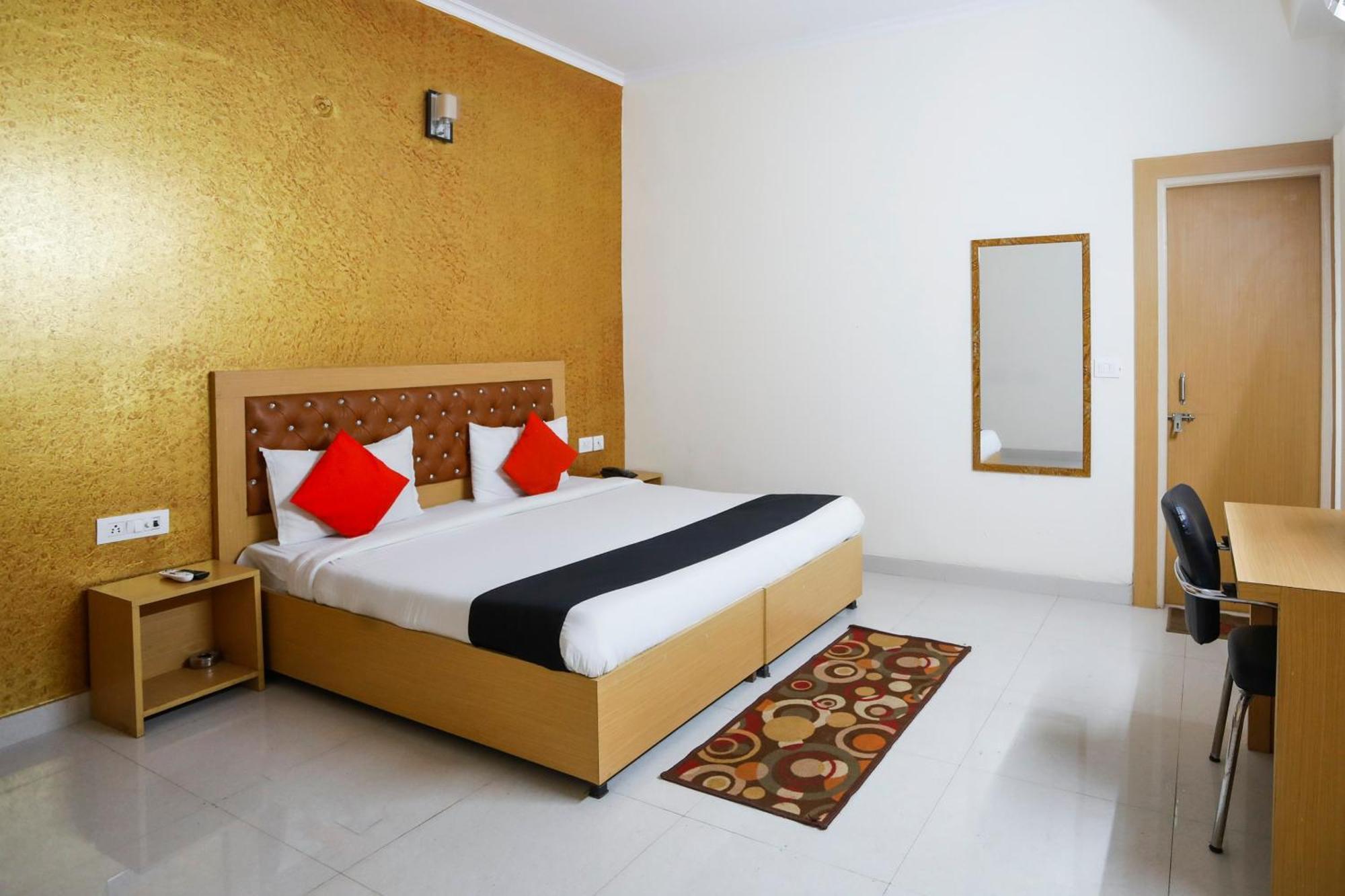 Hotel Diamond Imperial à Noida Extérieur photo
