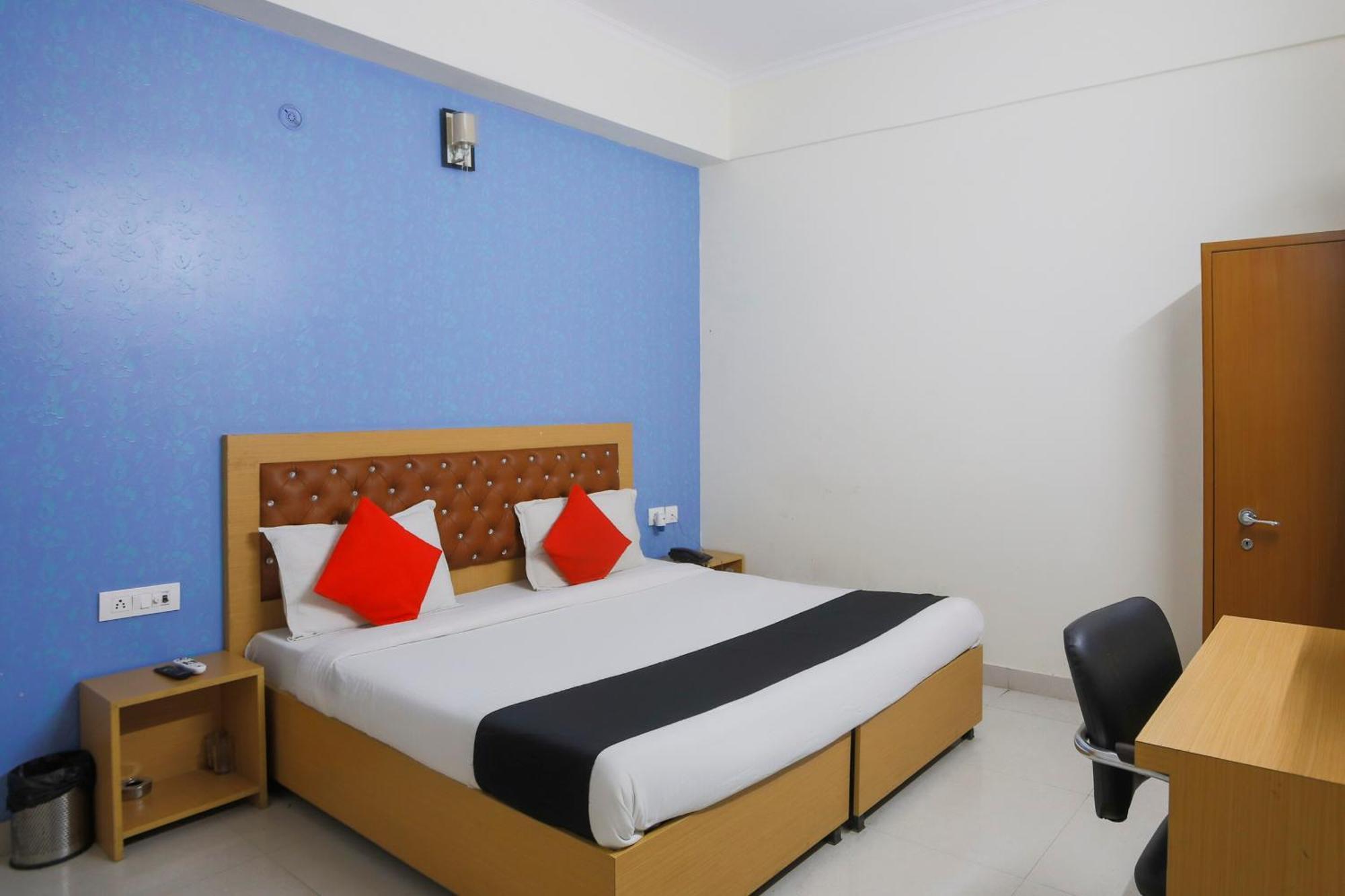 Hotel Diamond Imperial à Noida Extérieur photo