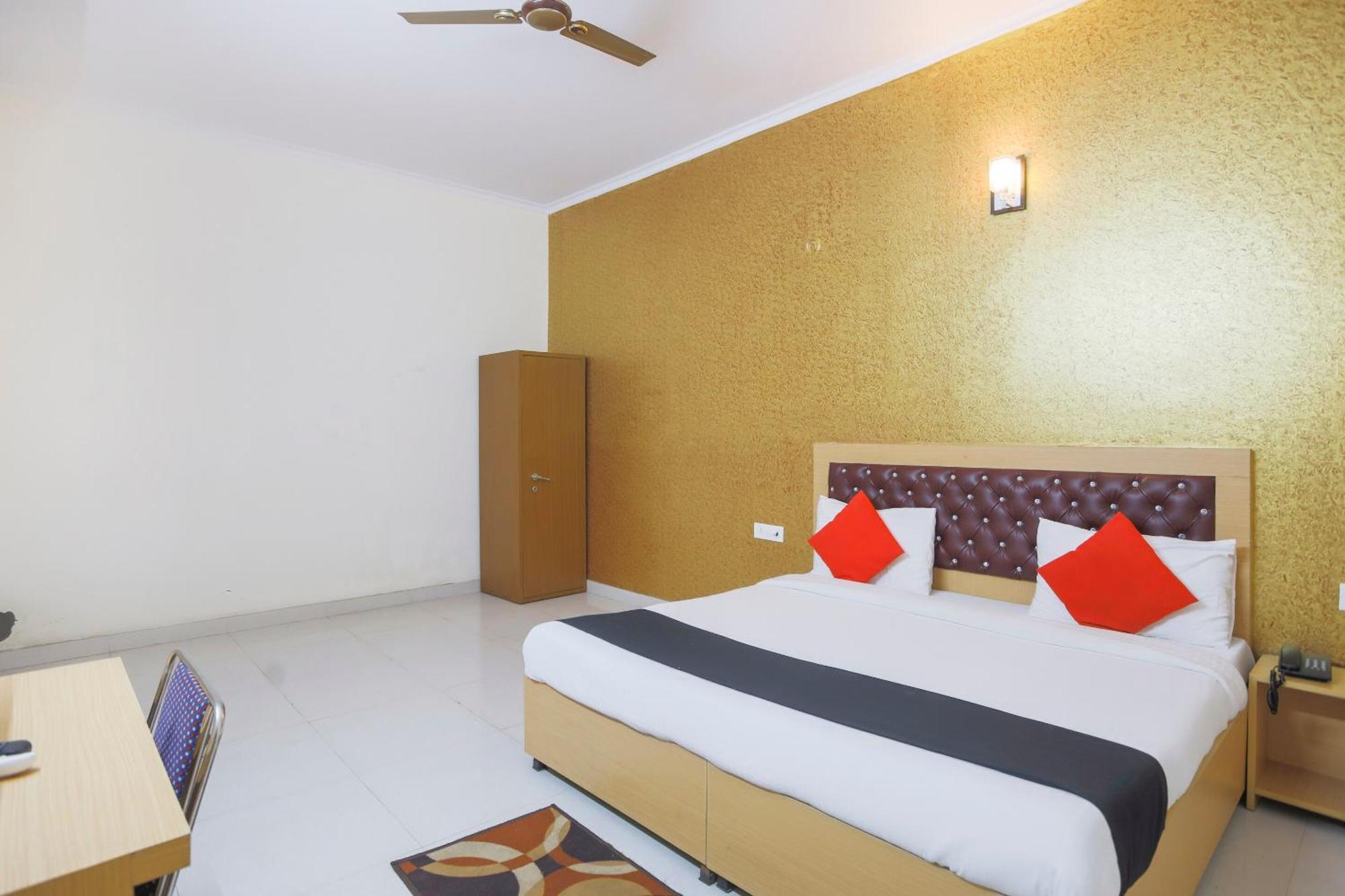 Hotel Diamond Imperial à Noida Extérieur photo