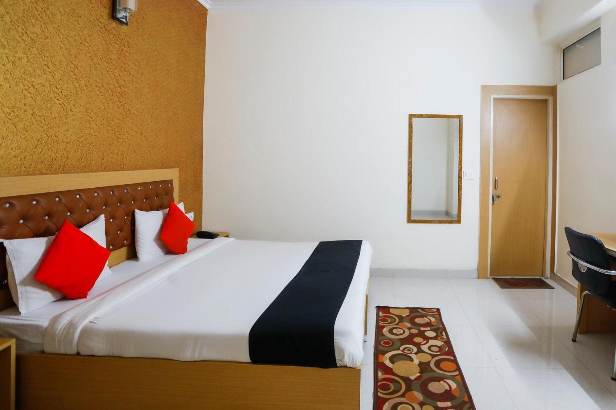 Hotel Diamond Imperial à Noida Extérieur photo